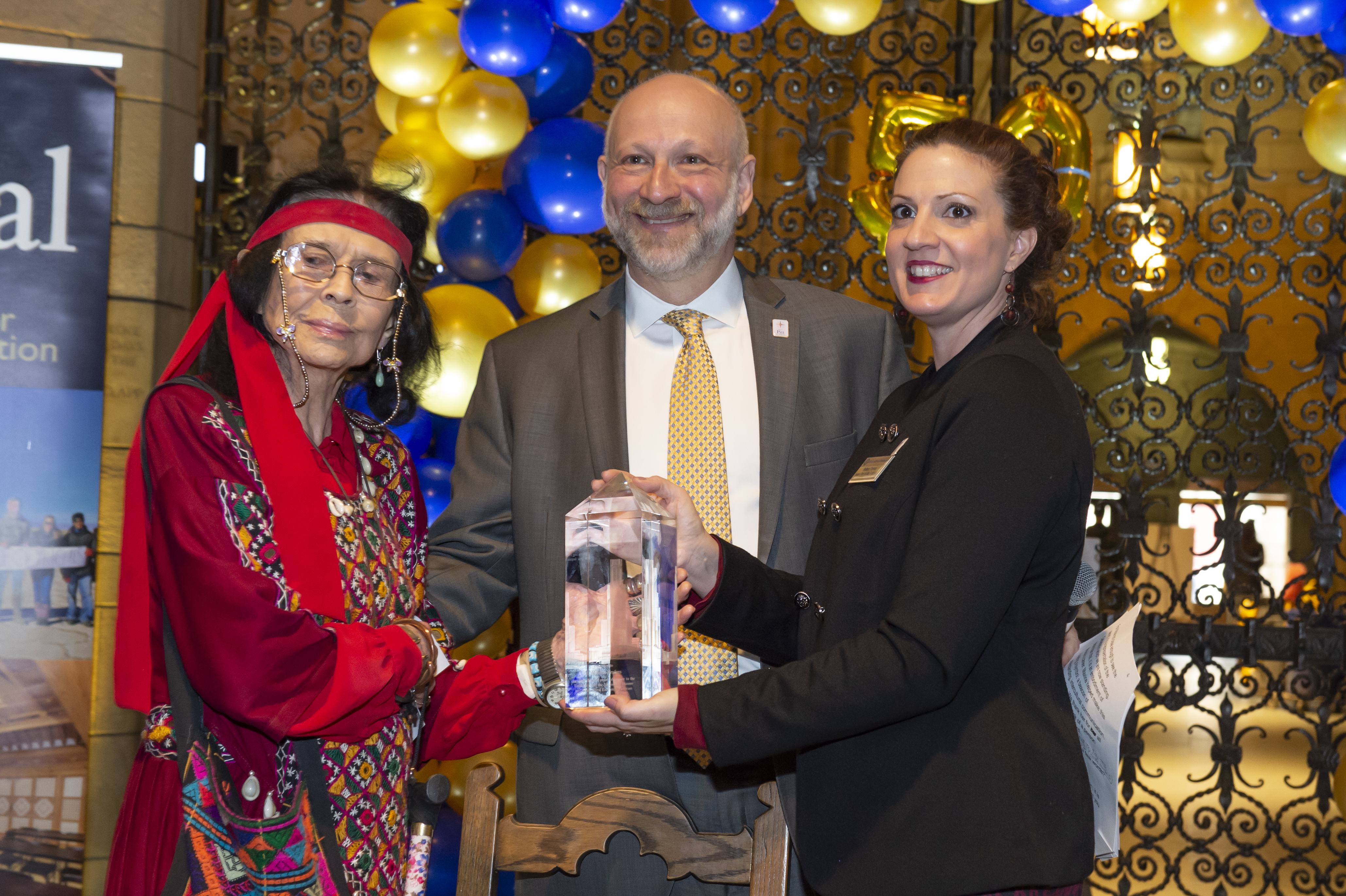 Maxine Bruhns receiving an award from Ariel Armony and Belkys Torres